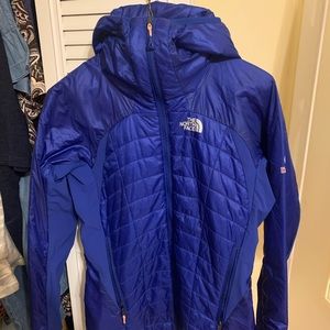 North Face NWOT Women’s Blue Puffer Jacket Size Small